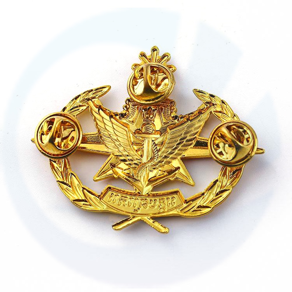 Cambodjaanse militaire metalen badge