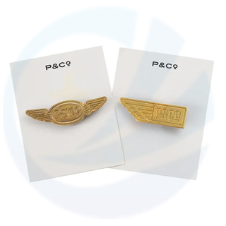 Gepersonaliseerde aangepaste revers Pin metalen zink legering messing gouden broche dobbelsteen letterletter logo pins voor hoeden kleding met veiligheidsspeld