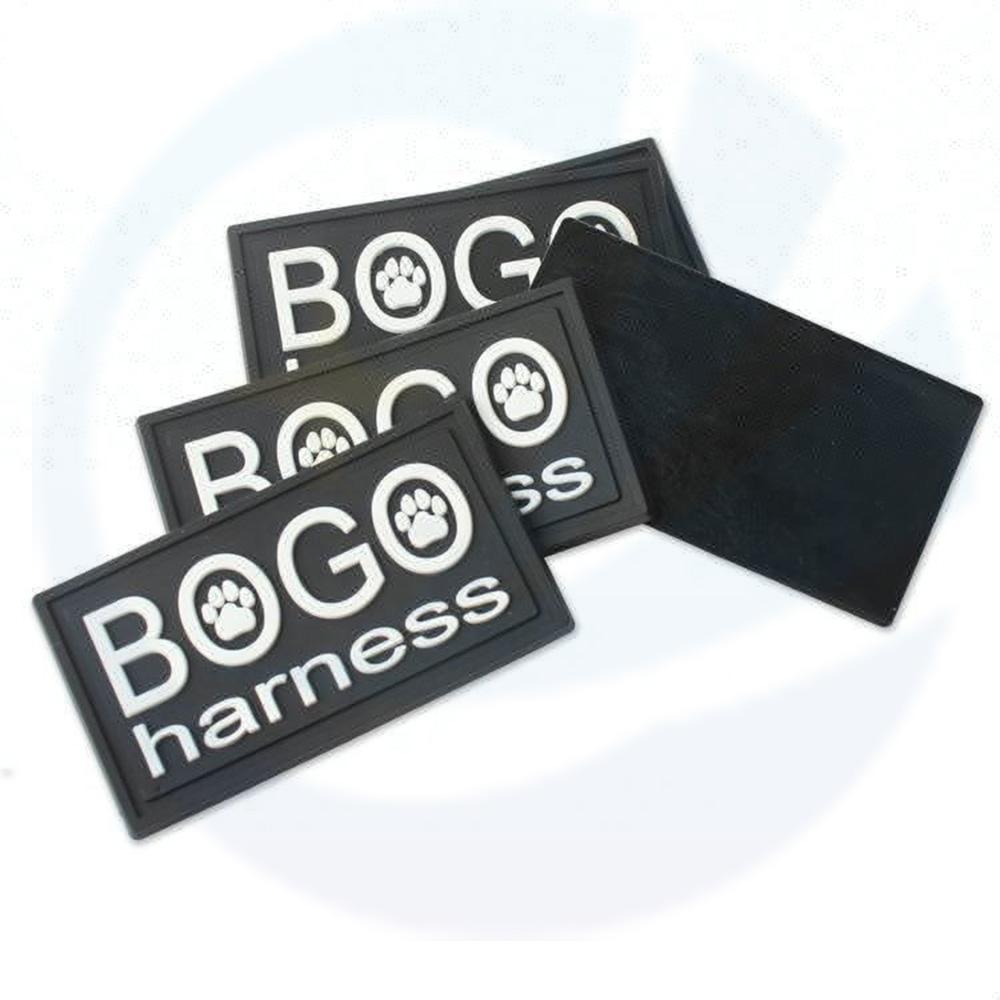 Naait reliëf aangepaste privé merknaam 3D -logo kledingstuk zachte PVC rubberen patch labels voor kleding